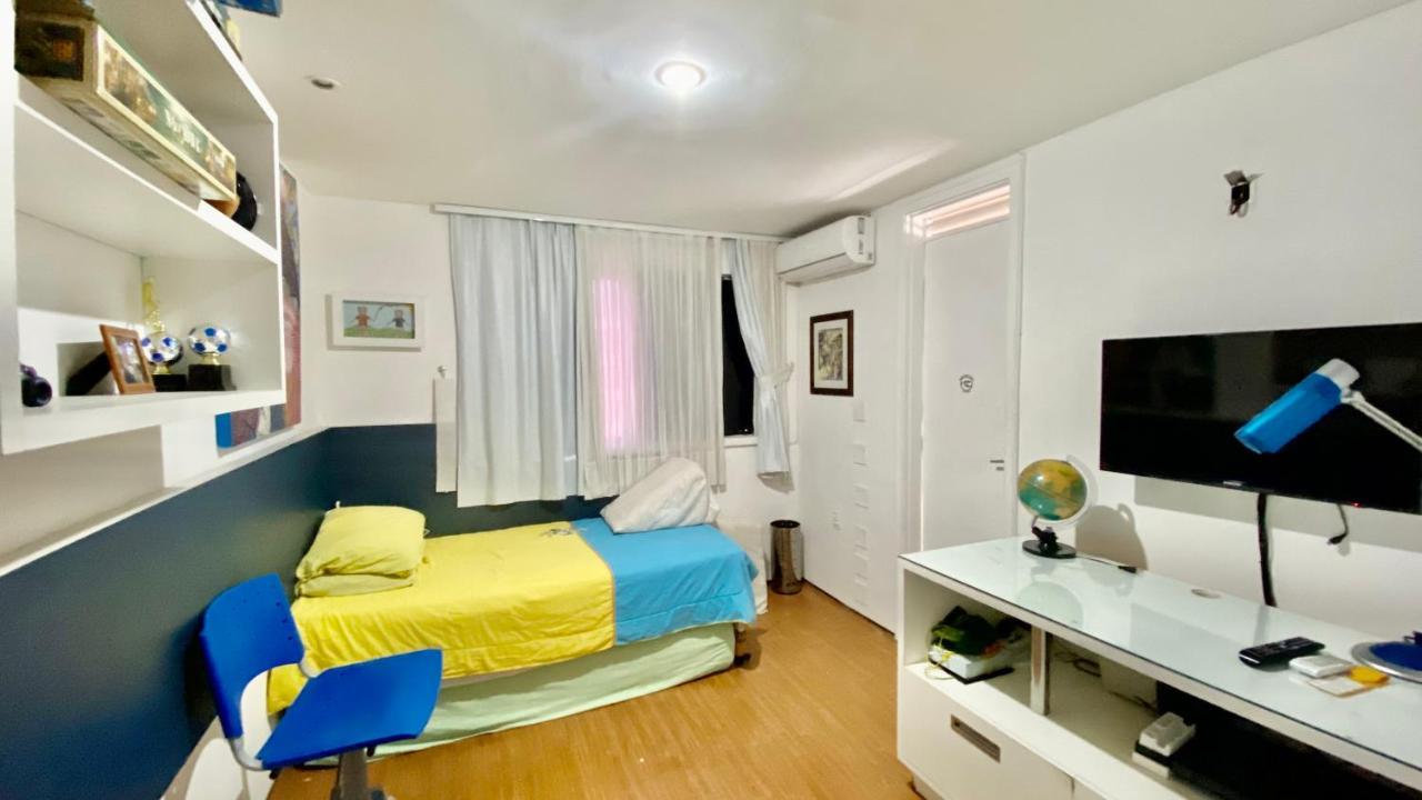 Vista Mar, 2 Suítes, Wc Social,2 Vagas Apartamento