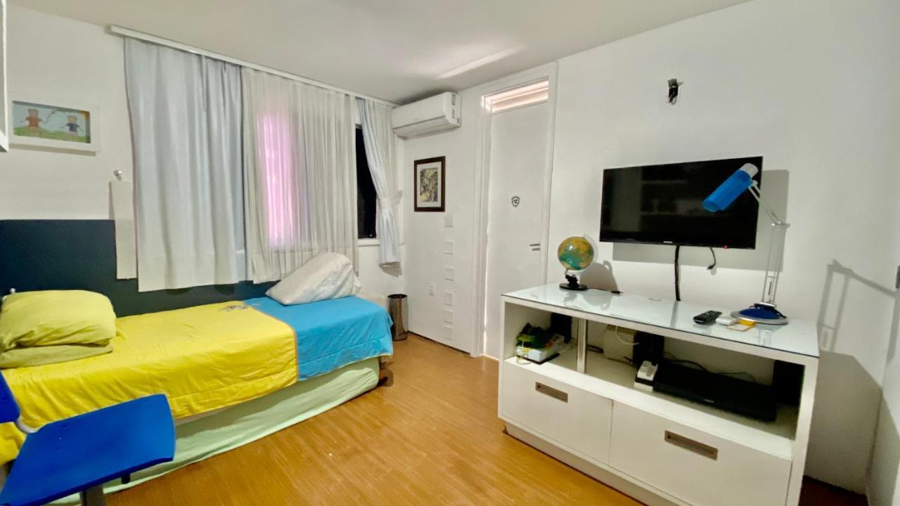 Apartamento Vista Mar, 2 Suítes, Wc Social,2 Vagas *