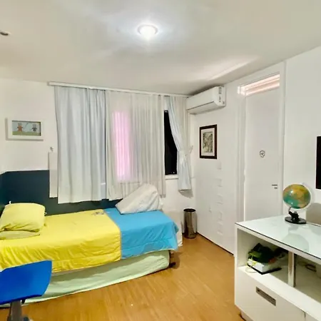 Vista Mar, 2 Suítes, Wc Social,2 Vagas Apartamento