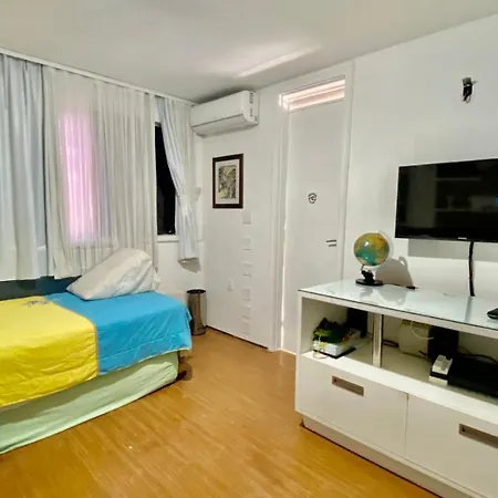 Apartamento Vista Mar, 2 Suítes, Wc Social,2 Vagas *